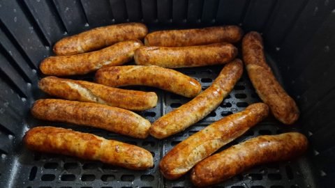 Grillwurst braten in der Heißluftfritteuse