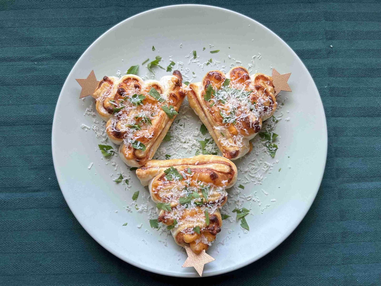 Weihnachtsbaum mit Schinken und Käse im Airfryer