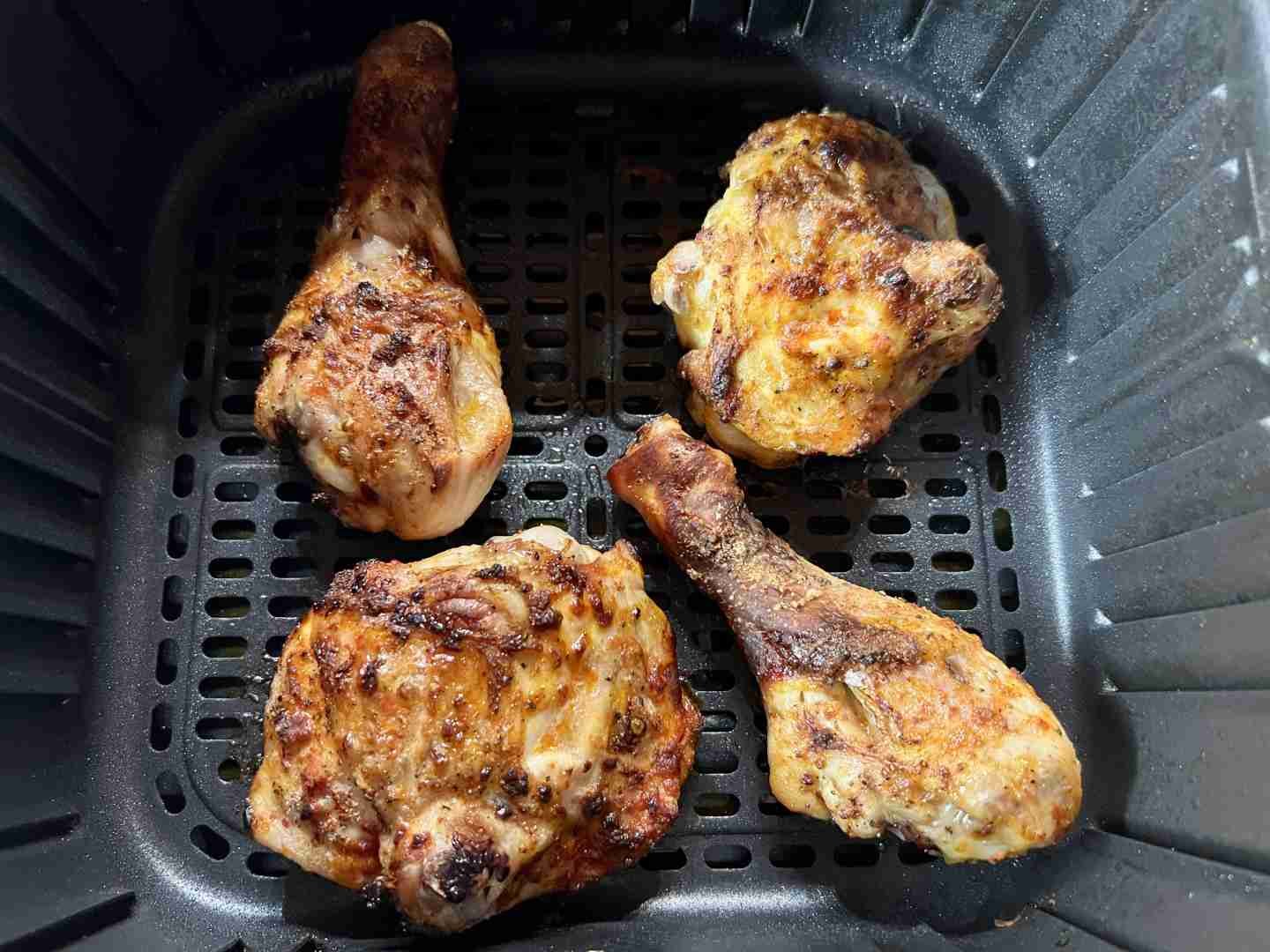 Wie Lange Brauchen Hähnchenschenkel In Der Heißluftfritteuse meineheissluftfritteuse.com