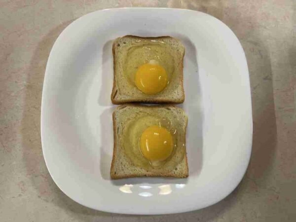 Toastbrot mit Ei im Airfryer