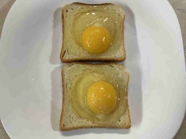 Toastbrot mit Ei im Airfryer