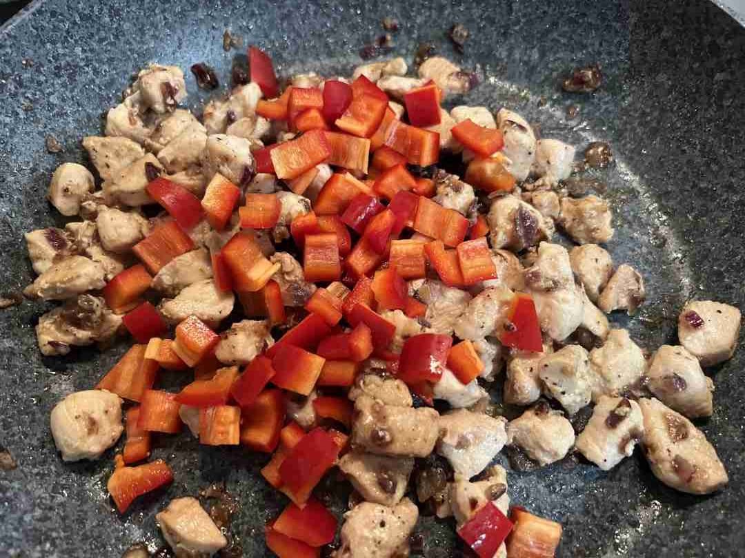 Gefüllte Süßkartoffel mit Tomaten-Hähnchenragout im Airfryer - Meine ... Gefüllte Süßkartoffel mit Tomaten-Hähnchenragout im Airfryer - Meine ...