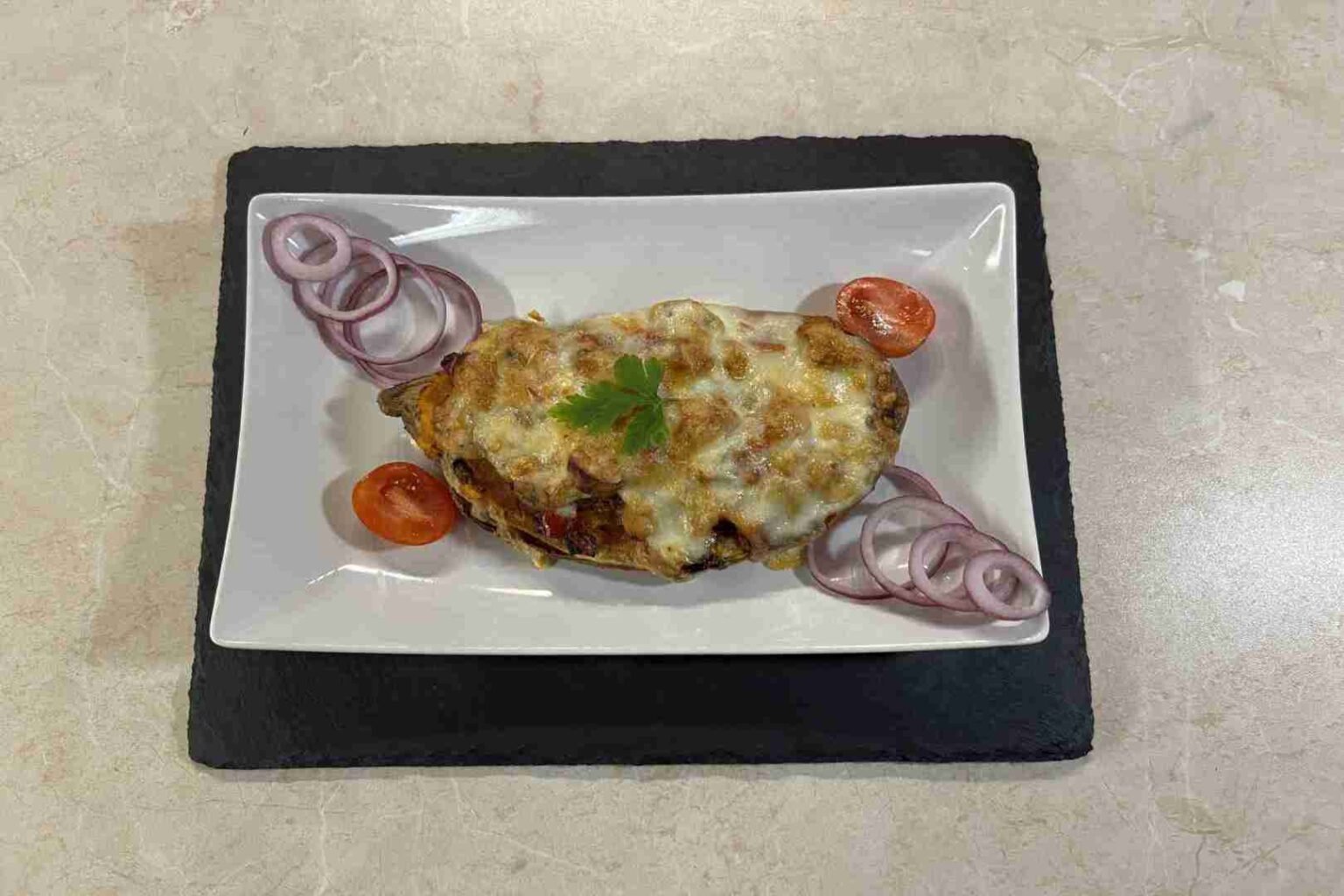 Gefüllte Süßkartoffel mit Tomaten-Hähnchenragout im Airfryer - Meine ...