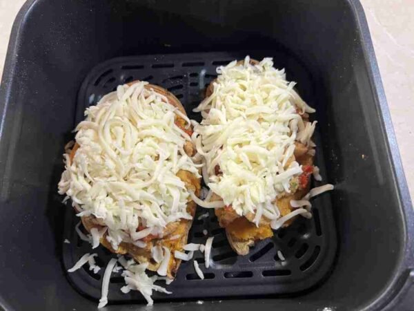 Gefüllte Süßkartoffel mit Tomaten-Hähnchenragout im Airfryer