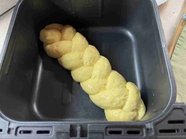 Flaumiger Hefezopf im Airfryer