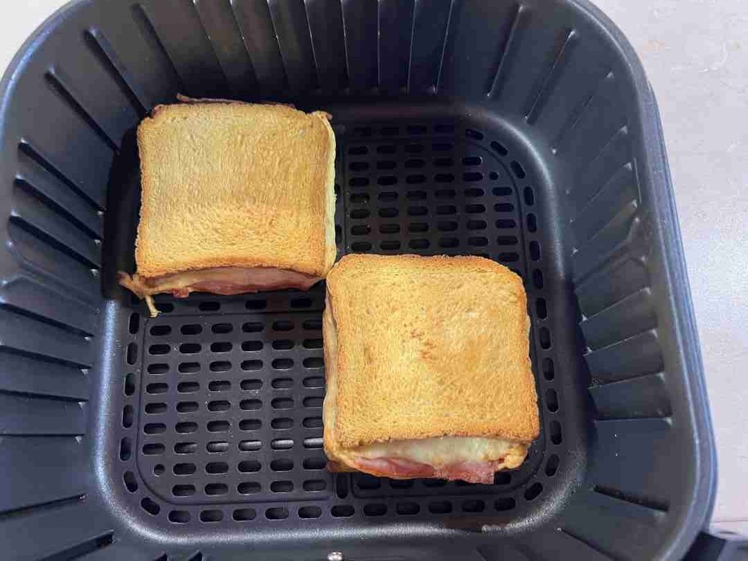 Schinken-Käse-Sandwich im Airfryer - Meine Heißluftfritteuse
