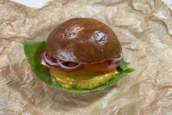 Gefrorene Cheeseburger in der Heißluftfritteuse