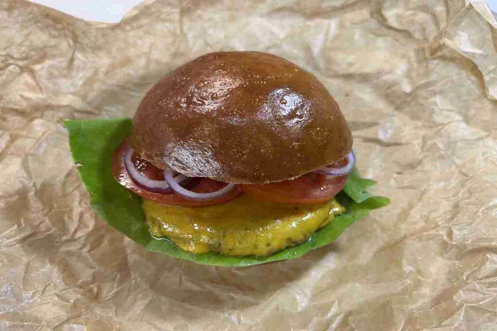 Gefrorene Cheeseburger in der Heißluftfritteuse