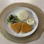 Knuspriger Tiefkühl-Panierter Käse aus der Heißluftfritteuse mit Reis und Tartarsauce